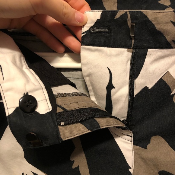 DNKY ARMY FLORAL PANTS - Picture 3 of 4